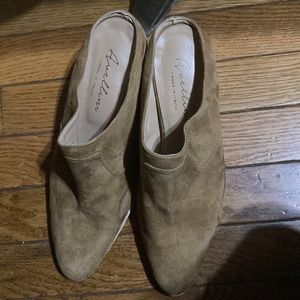 Suede mule